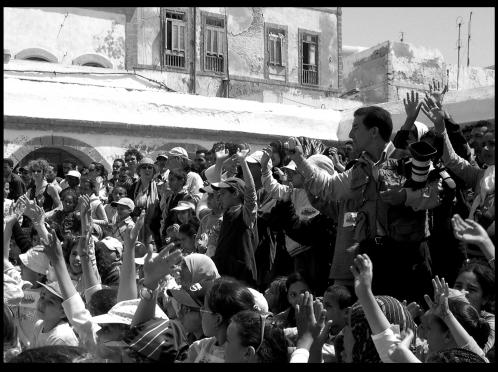 Emportée par la foule... - Absynthe Takis