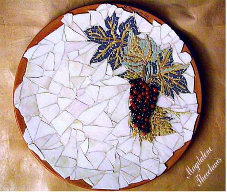 PLATE WITH ZEUXIS' GRAPE - Magdalene Theocharis