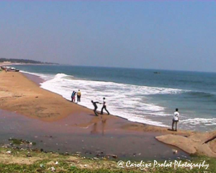 Plage et jeunesse indienne - Caroline Prolat - Cliquer pour afficher en grand