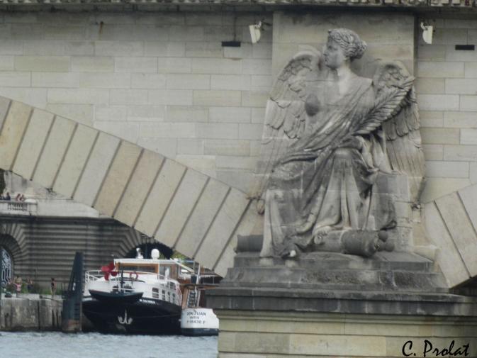 Un pont, un bateau à Paris - Caroline Prolat - Cliquer pour afficher en grand