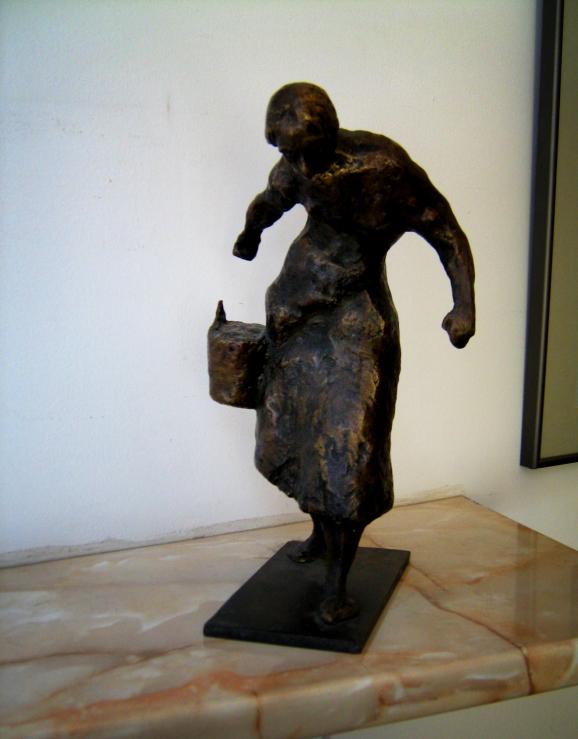 Woman with bucket - Nikola Litchkov - Cliquer pour afficher en grand