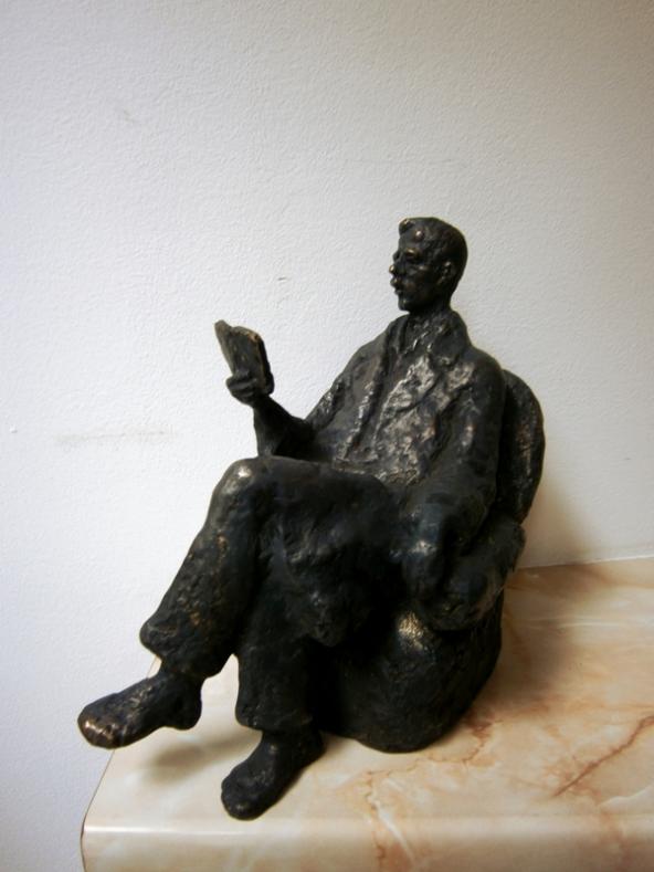 Man with book - Nikola Litchkov - Click to enlarge