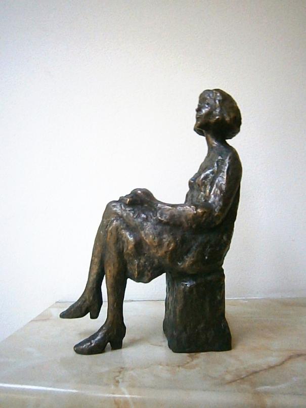 Sitting woman with book - Nikola Litchkov - Click to enlarge
