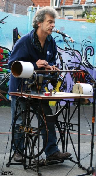 Machine à coudre musicale - GuyD
