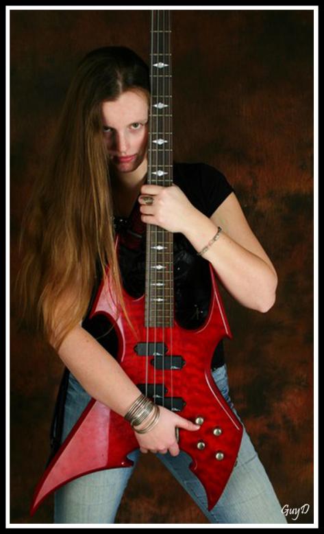 Emma bassiste - GuyD