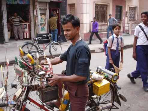 'Ajantrik' *(Not Mechanical) Artista Della Bicicle - Mukul Pipalia