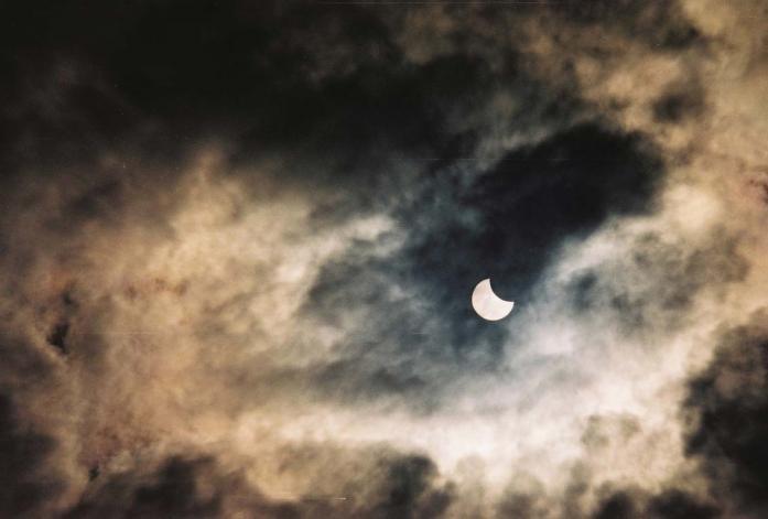 Eclipse du soleil (31a) - Sarcie - Cliquer pour afficher en grand